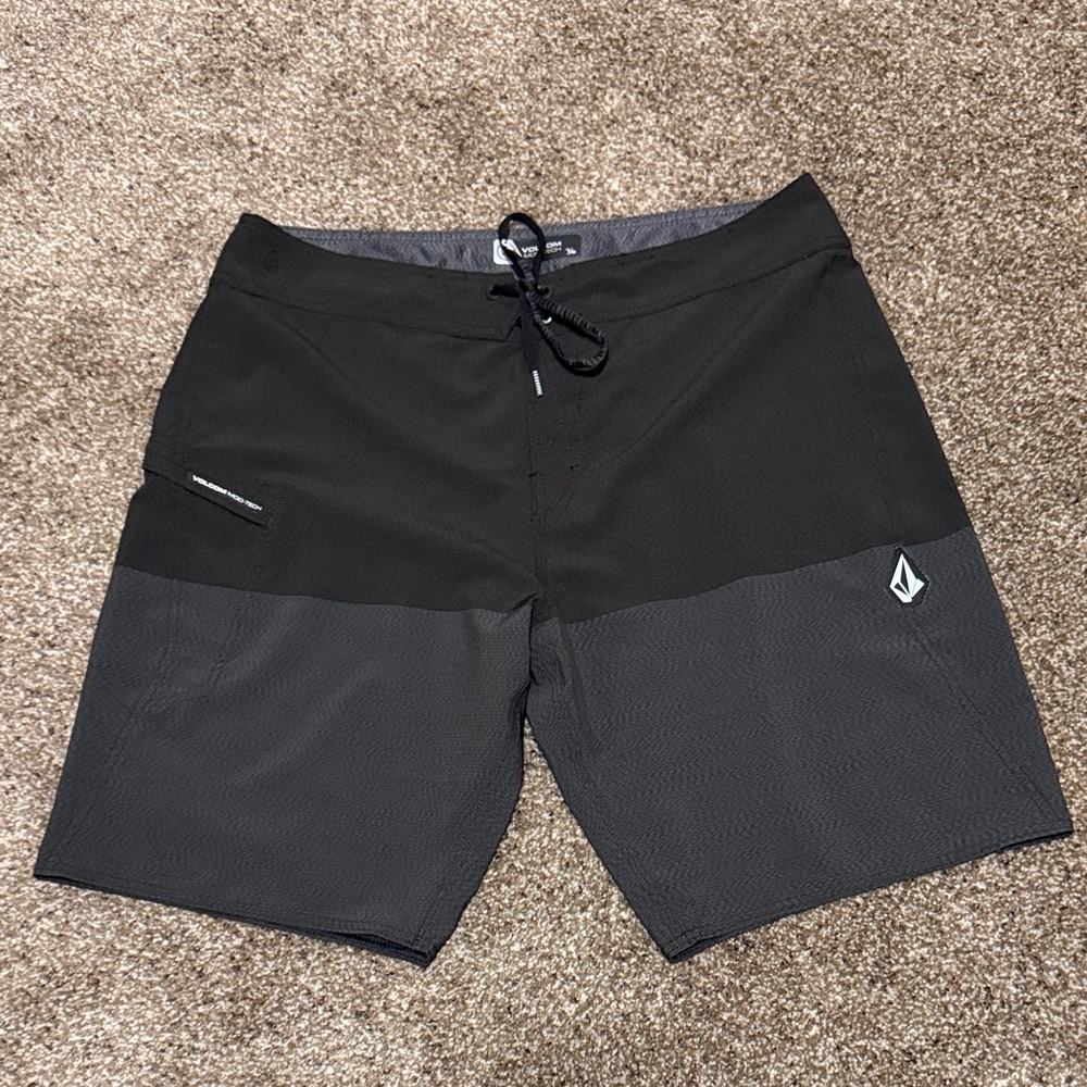 Volcom Men's Black and Dark Gray Board Shorts